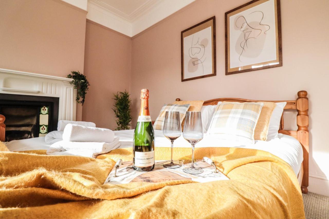Stunning 5 Bed House In Clapham - Free Wifi! Ferienhaus London